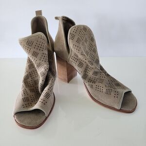 NEW Chinese Laundry Sacred Leather Bootie - 8.5 NWT